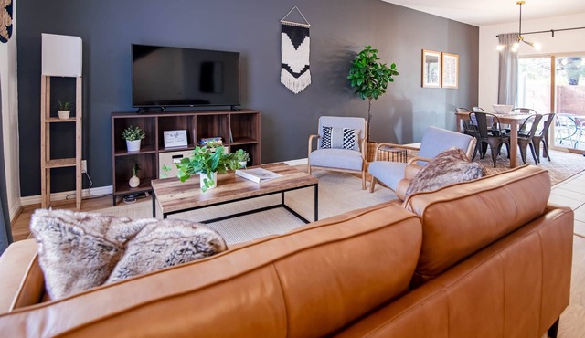 Townhouse near Zions, Bryce, & Grand Canyon. Pool & Hot tub