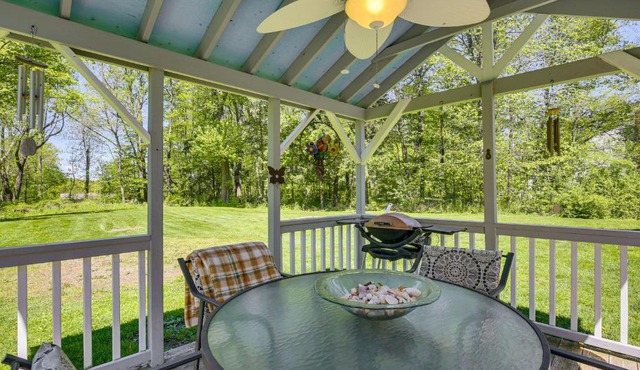 Trailside Base w/Gazebo & Kayaks
