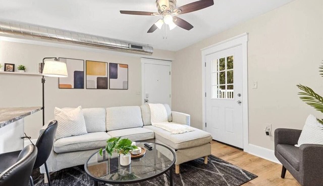 Trendy 2BR Apt Close to Pittsburgh Attractions