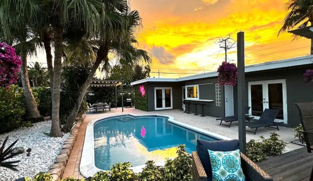 Tropical Oasis with Heated Pool and Cabana Bar