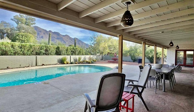 @TucsonMuralHouse w/pool & hot tub on golf course