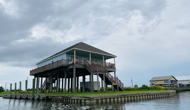 Unwind by the Water - property 35 minutes to the French Quarter
