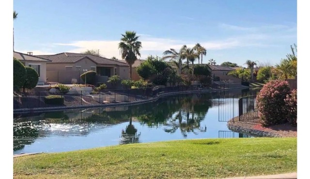 Updated Chandler Luxury- Lake community!