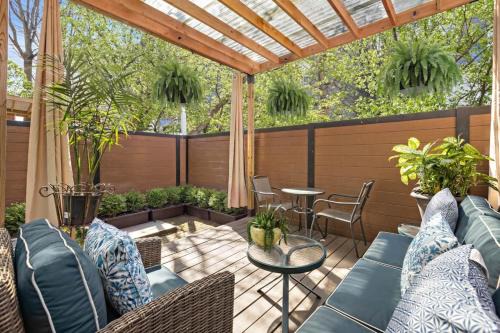 Urban Oasis 3BR Duplex w/Patio Easy NYC Access