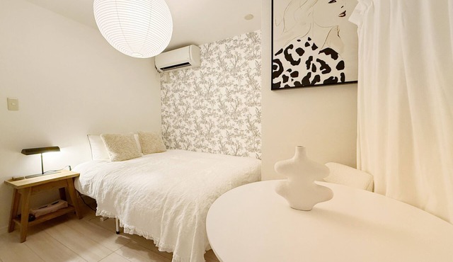 US12 JR Yamanote Line Comfortable 1 room. Direct access to Shinjuku, Ikebukuro, Shibuya, Harajuku, Tokyo and Akihabara. Restaurants and convenience stores are also available.