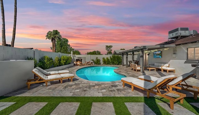 Vesper | Pool, Casita, Fire Pit, Turf Yard, Sleeps 20 | Old Town Scottsdale