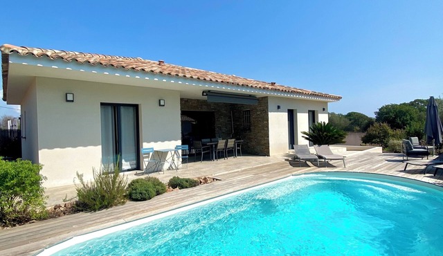Villa 90 m2 with private pool and fenced garden