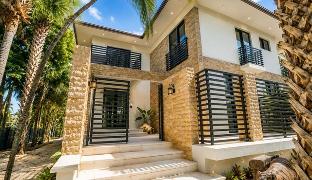 Villa Sole Luxury Retreat – Upper East Miami