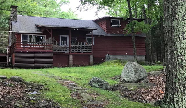Vintage 1950's Lakefront Cabin Private Dock, Sunrise Views & Pet Friendly