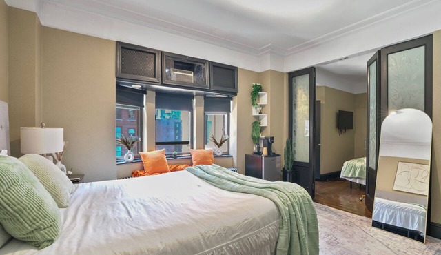 Vintage 2BR at the Historic Mansfield Residence