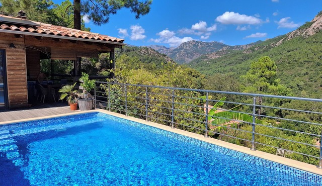 Wooden villa, panoramic views, close to the beaches & natural pools of the Cavu