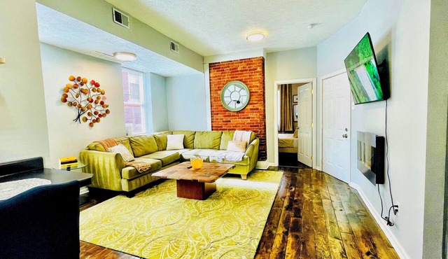 Walk to ACRISURE in 23 Mins! King Bed + FREE private park ✭Perfect Locale✭