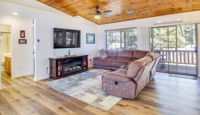 Walk to City Park: Family-Friendly Show Low Home