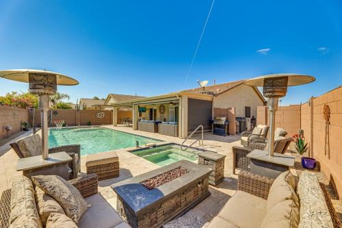 Walk to Golf Course: Queen Creek Oasis w/Fire Pit