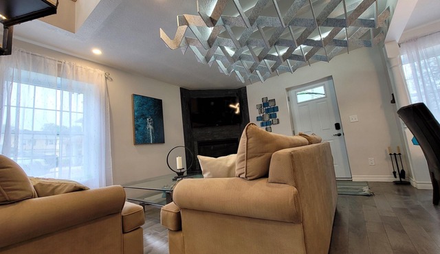 Walk to Main Beach | Sleeps 10 | Fire Pit & Games