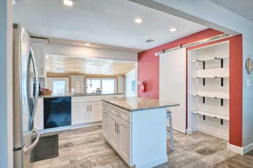 Waterfront oasis 3BR Game Room Pet Friendly