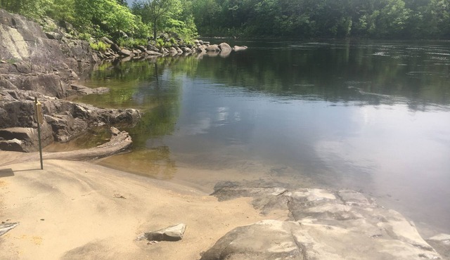 Waterfall Gorge-ous Home w 200+ feet of river frontage -10 mi to Lake George