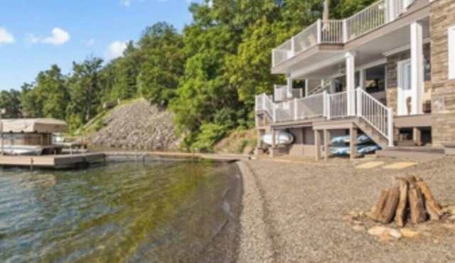 Waterfront paradise 4-bedroom house in the fingerlakes