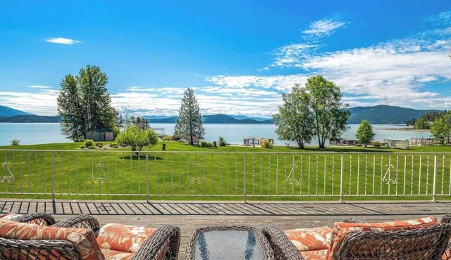 Waterfront Pet Friendly Home w AC, boat lift, dock