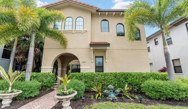 WELCOME! Luxury House w/Pickleball, Beaches, Marco Island, and Golf, & 5th Ave