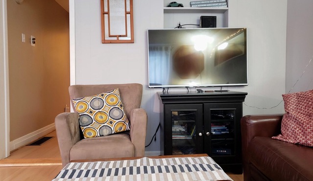 Whole house in Orillia 5 min walk to beach. 28 days or more rental.
