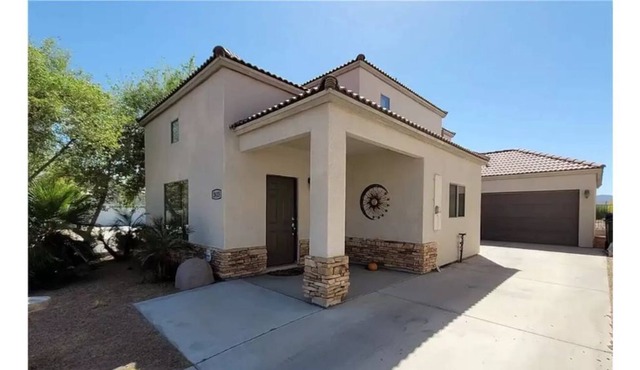 Wonderful 3 Bedroom River House..! Gated Community
