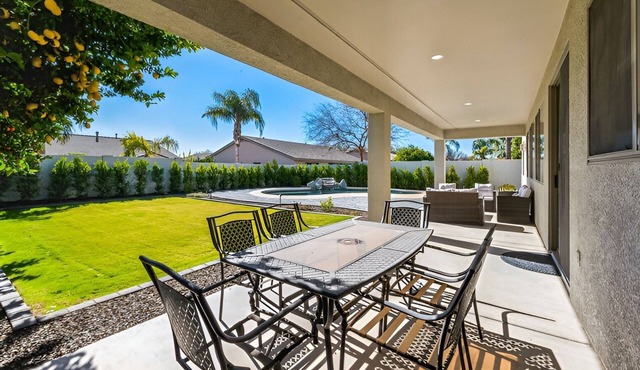Wonderful 5bedroom house with Pool in Surprise. SpringTraining/Shopping/EVCharge
