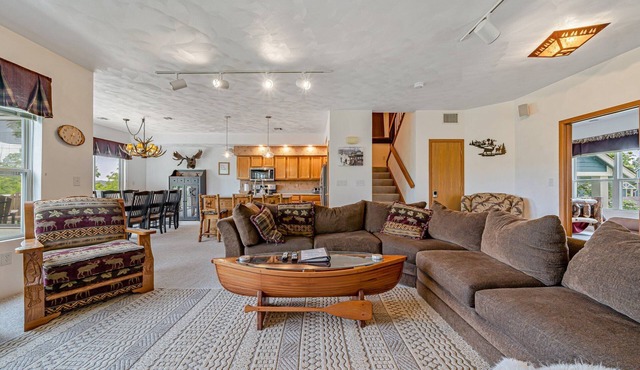 Woodridge at Seven Springs - Spacious & Cozy 4 BR/4 BA Mountaintop Condo