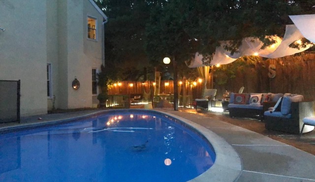 World Cup 15 min: Sleeps 10, Pool, Near Airport