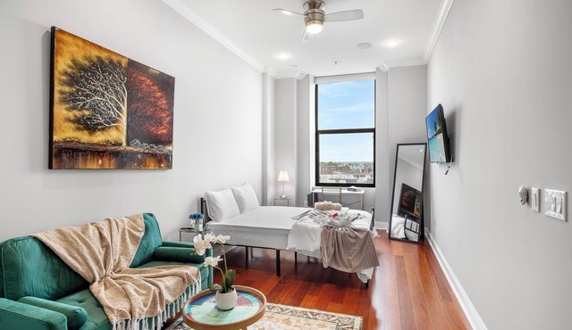 XL Studio - Modern Studio with Rooftop Pool