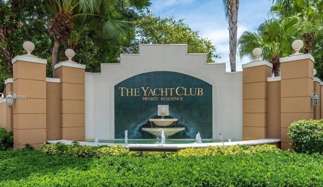 Yacht Club at Aventura Spacious 2 bed/2 Bath Apt. Nice amenities great location