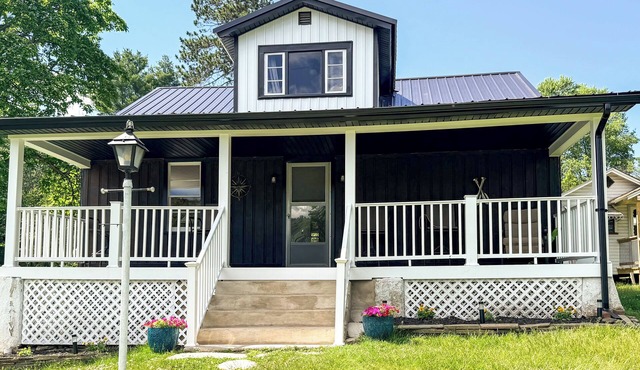 Year-Round Fun on Lake Sheridan! Home w/Patio