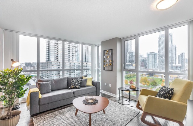1100sf corner unit/2BR+2BA/3beds/Amazing CN&Park views /free parking/wifi