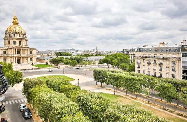 160M2 EXCEPTIONAL HOME IN THE LINE OF AVE DE BRETEUIL &INVALIDES CATHEDRAL