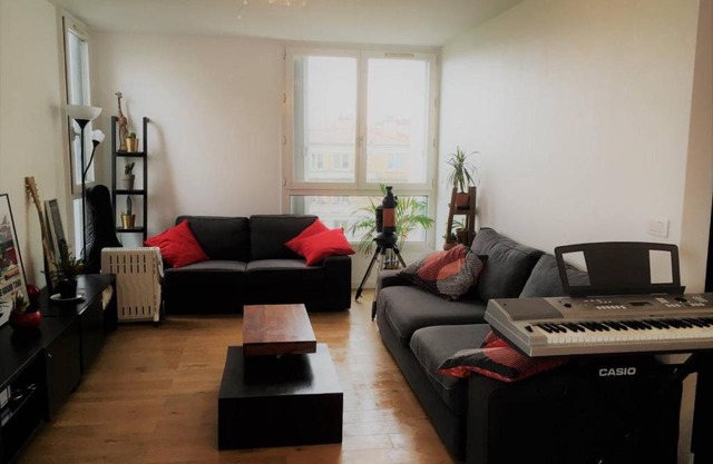 2 Bedroom Flat Near Père Lachaise