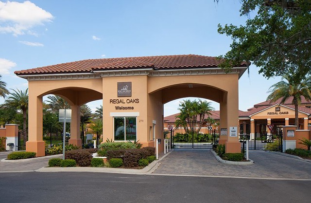 3 bed 3 bath townhome with private hot tub!