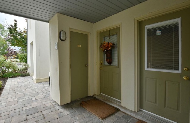 3 Bedroom Sierra Lane Condos 167323