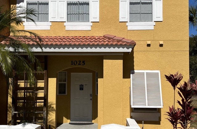 3 Bedroom Townhome close to Disney World