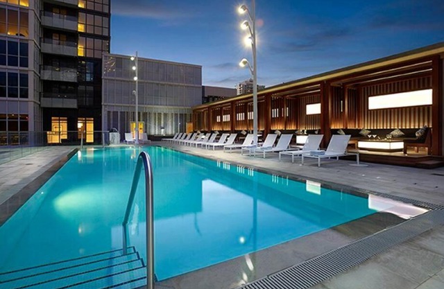 31st Floor 2BR-2Bath, Free Parking, CN TOWER VIEW!