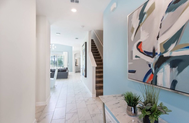 601DSD: BEAUTIFUL! 5bd/5bath with pool and games room