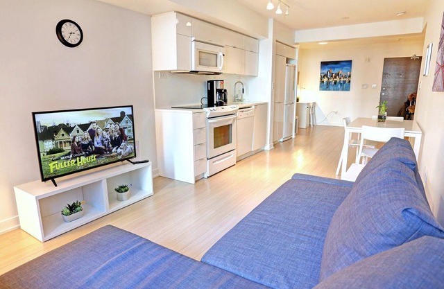 A Traveller's Paradise - Luxury near CN Tower