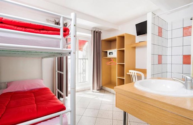 Bastille Hostel