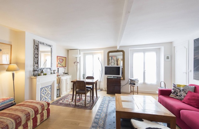 Batignolles Balcony, by Veeve