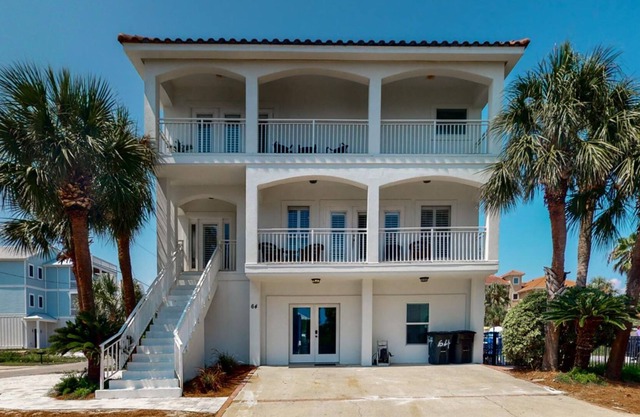 Beach Chairs from March to October! 100 YARDS To The Uncrowded Beach! Secluded Area!