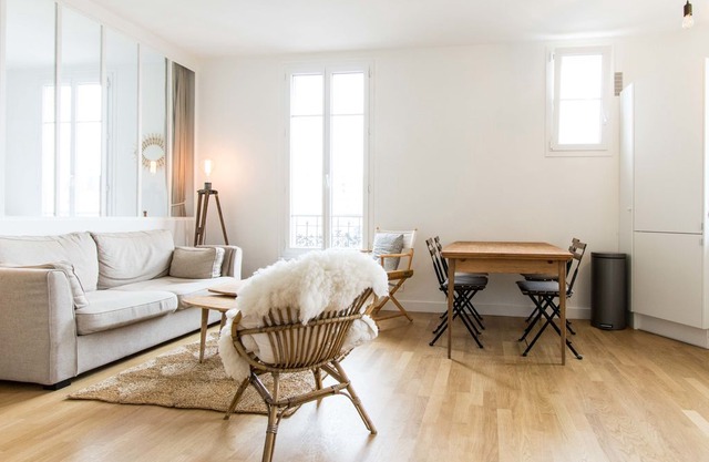 Beautiful & bright apartment near Paris