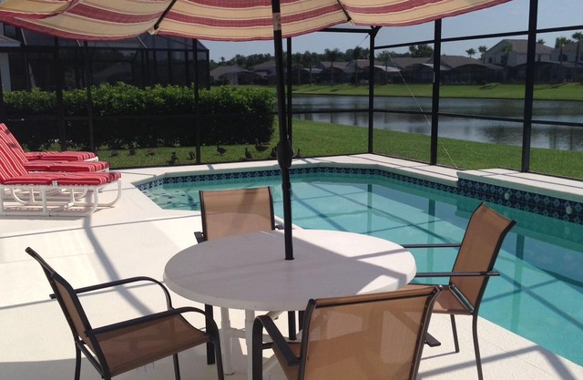 Beautiful Lake View Villa with Private Enclosed Pool / Games Rm / WiFi / HD TV’s