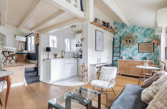 Charming and Chic Home - Notre Dame