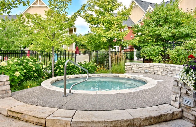 Charming Dog & Family-Friendly Blue Mountain Condo