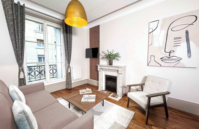 Charming Flat with lift near Eiffel Tower for 5