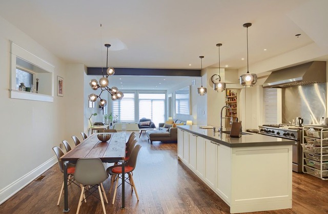 DUNN HOUSE - 5 BEDROOMS! SLEEPS 12+ IN STYLE! QUEEN/KING ST. WEST!!